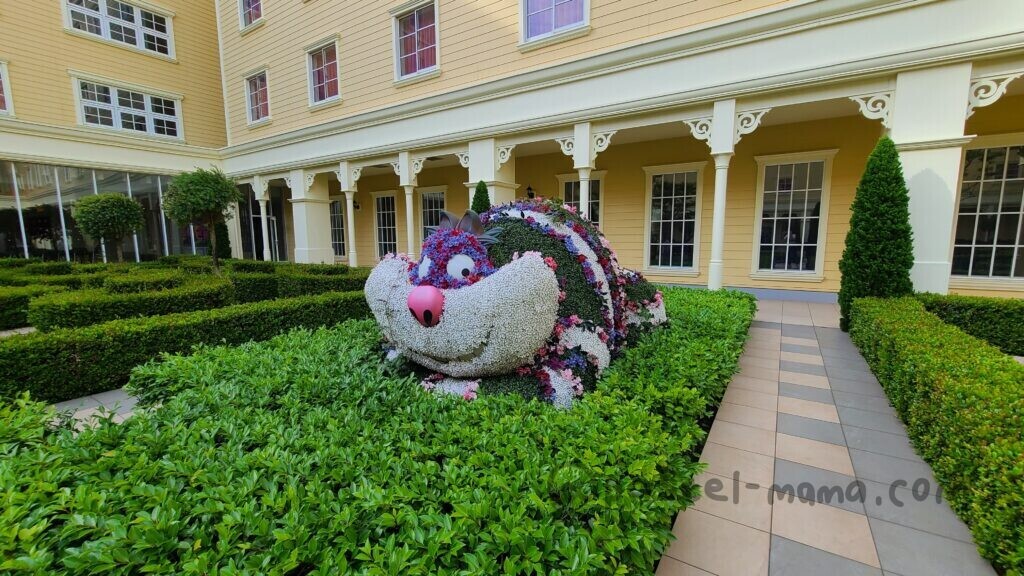ディズニーセレブレーションホテルウィッシュの庭にあるチェシャ猫
