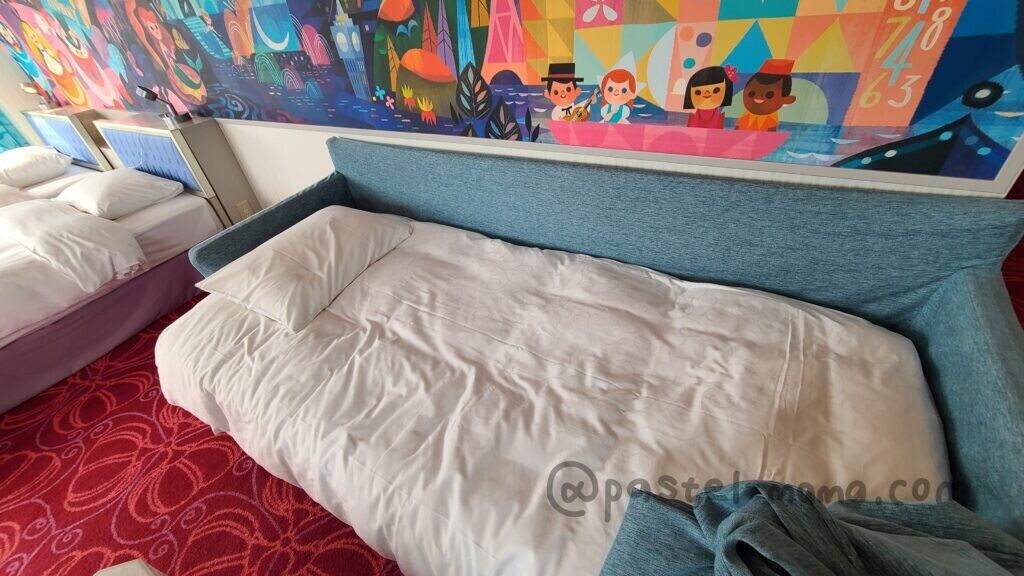 ディズニーセレブレーションホテルウィッシュのスーペリアルームのソファはベッドになる